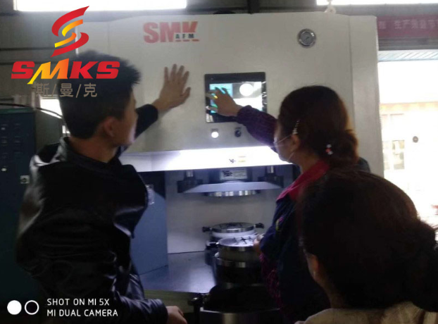 伟德victory
挤压研磨机近期交机照片